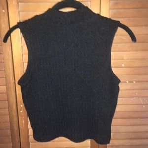 Sleeveless plain black crop top